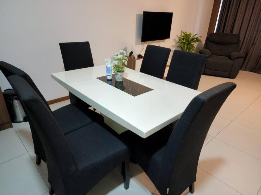 Deluxe Seaview Suite Twin Bed By The Only Bnb Tanjung Tokong 外观 照片